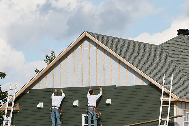 Professional Siding technician working in Wayne, IL